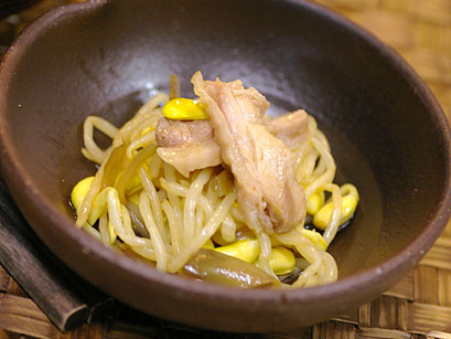 大豆もやしと蒸し鶏のピリ辛和え